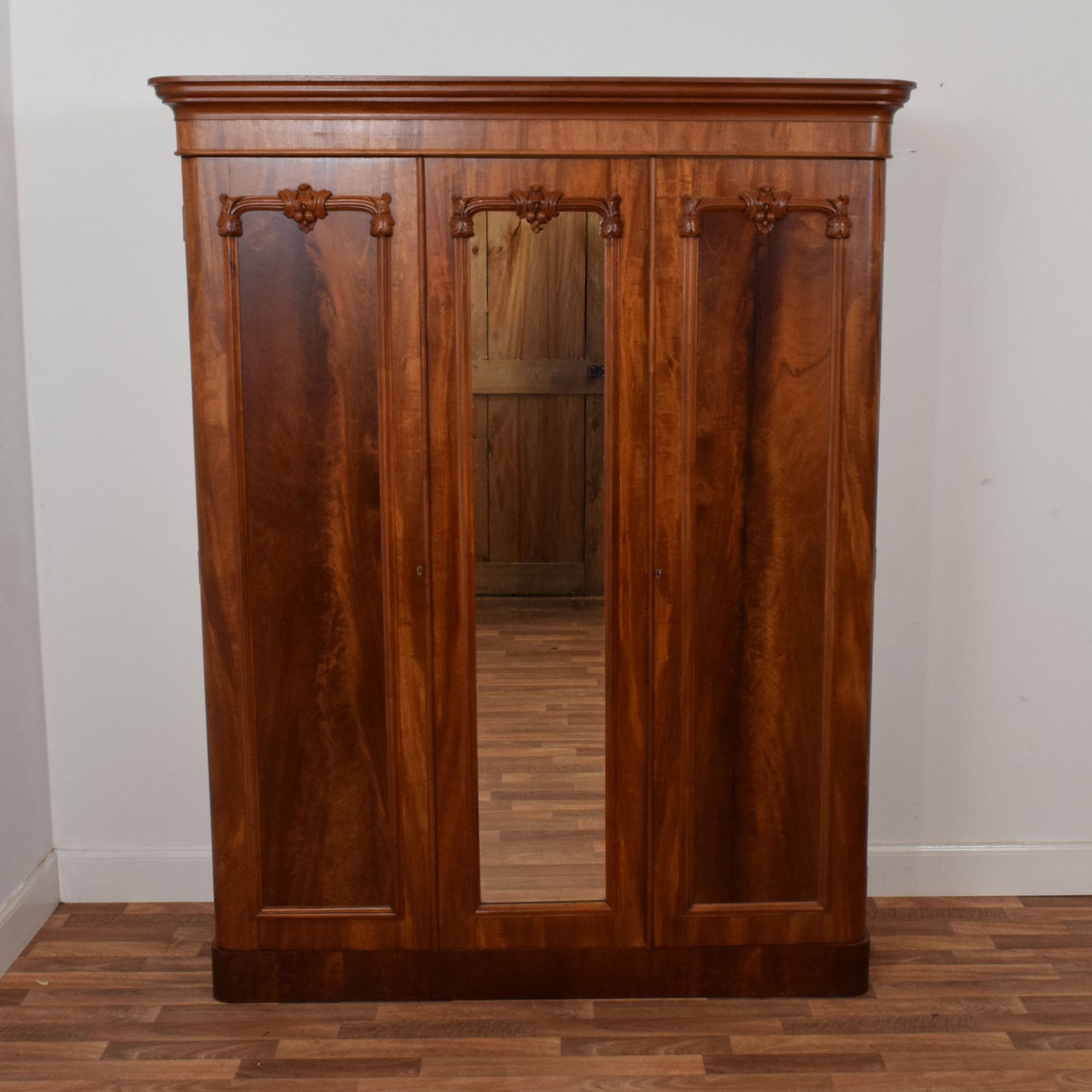 Mahogany Compactum