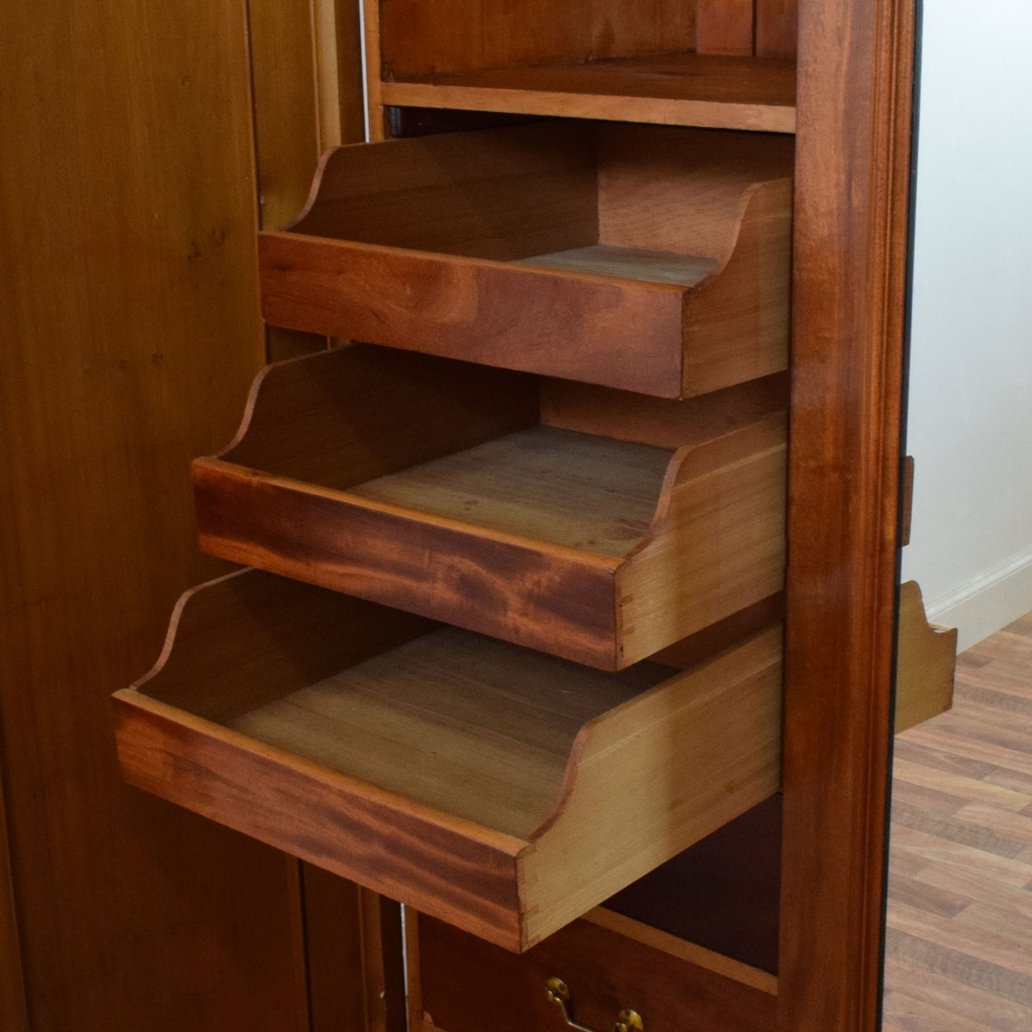 Mahogany Compactum