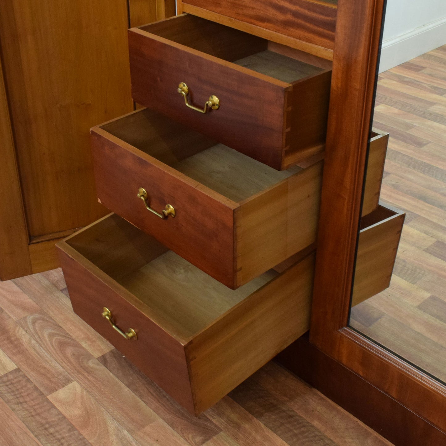 Mahogany Compactum