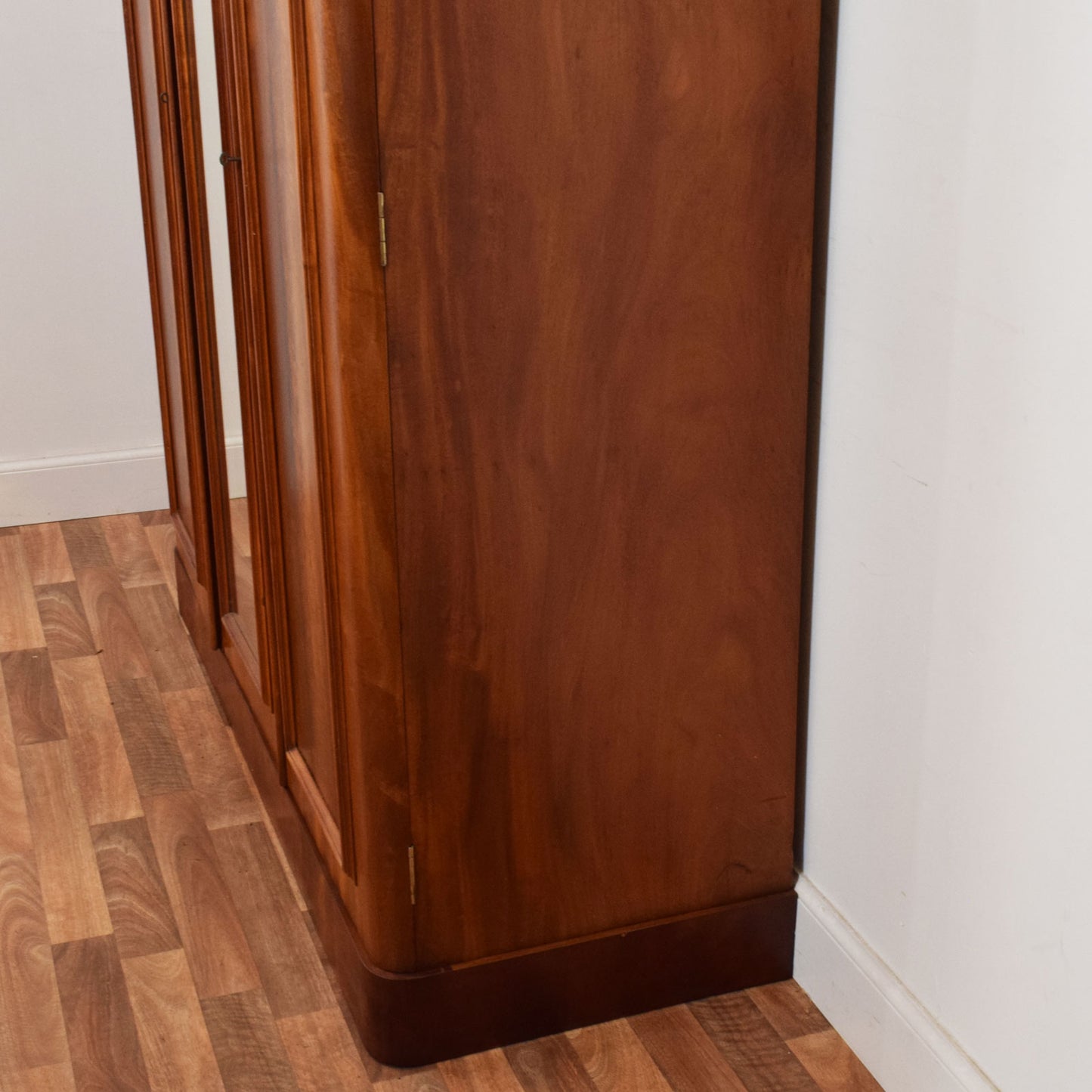 Mahogany Compactum