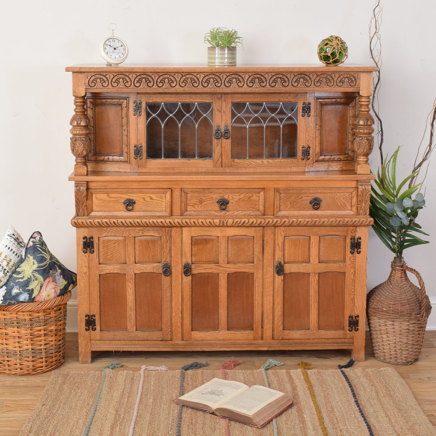 Old Charm Court Cabinet
