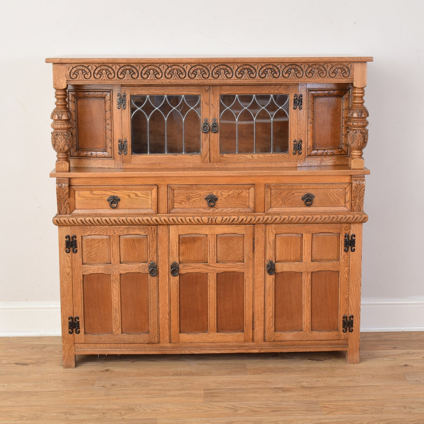 Old Charm Court Cabinet