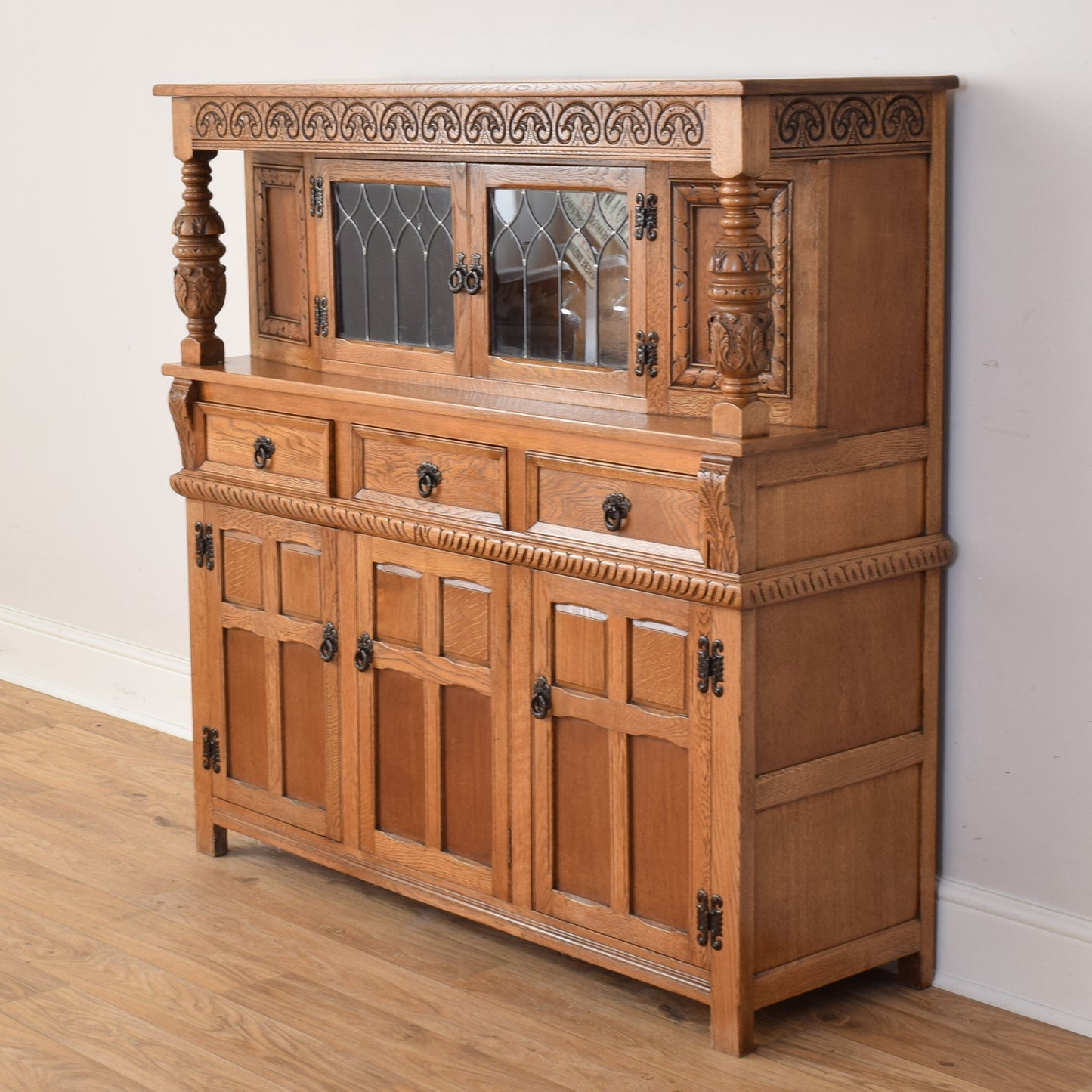 Old Charm Court Cabinet