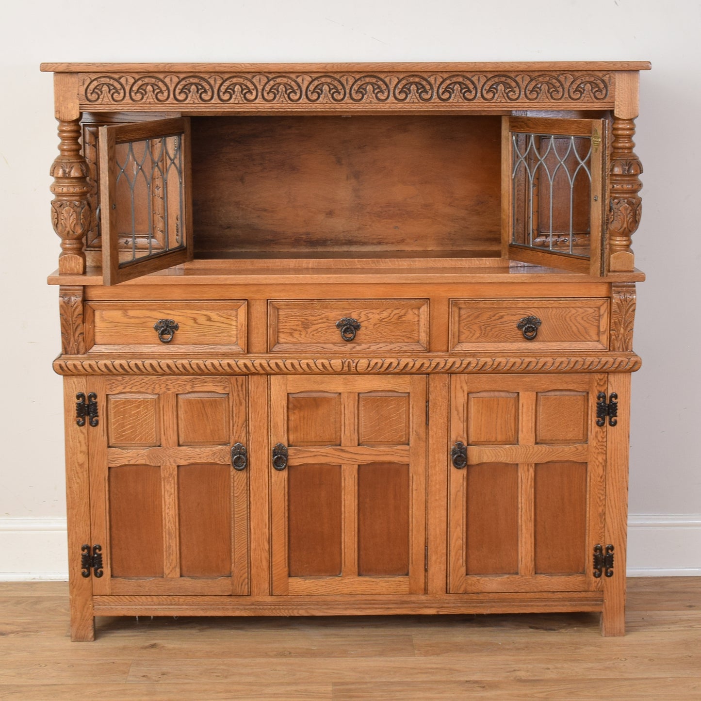 Old Charm Court Cabinet