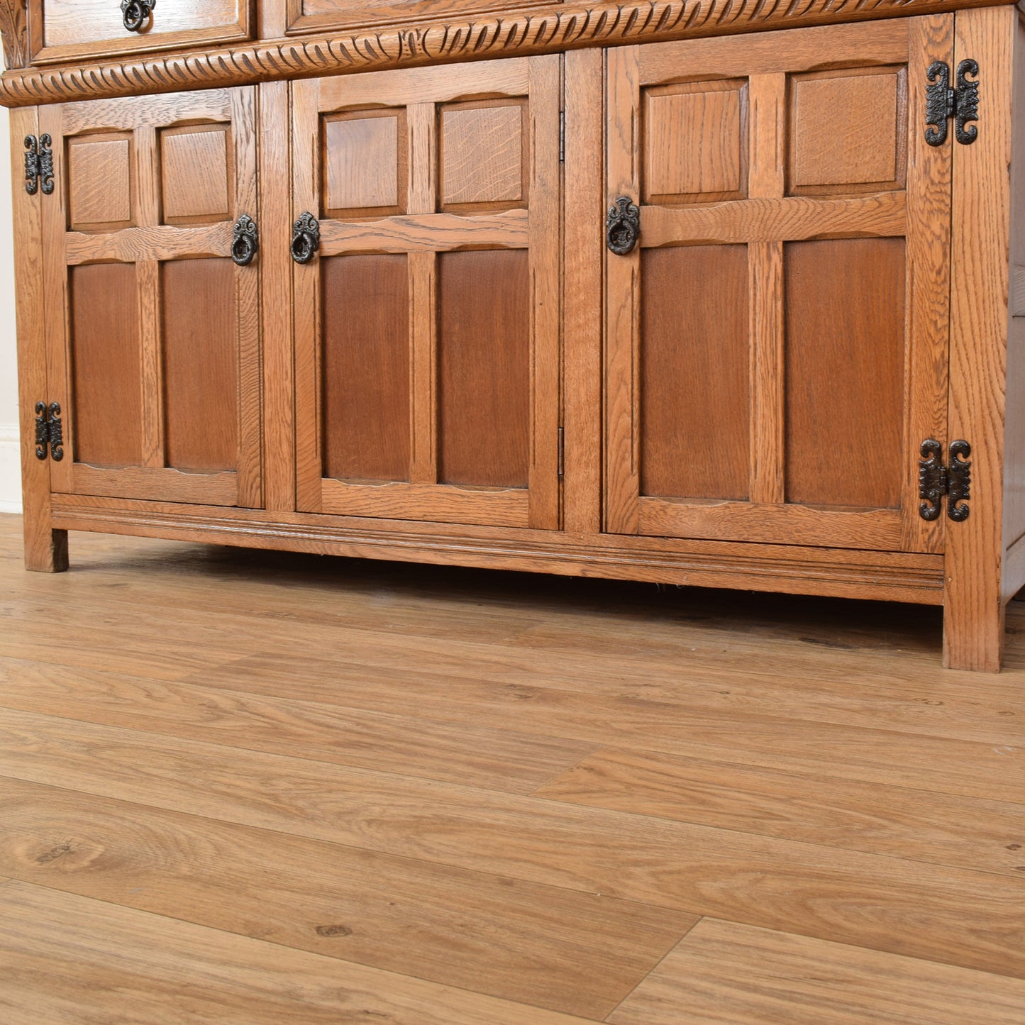 Old Charm Court Cabinet