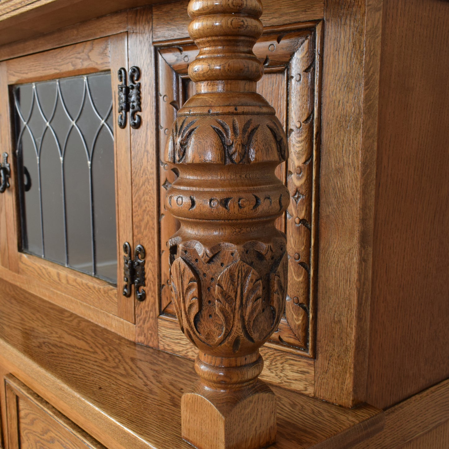 Old Charm Court Cabinet