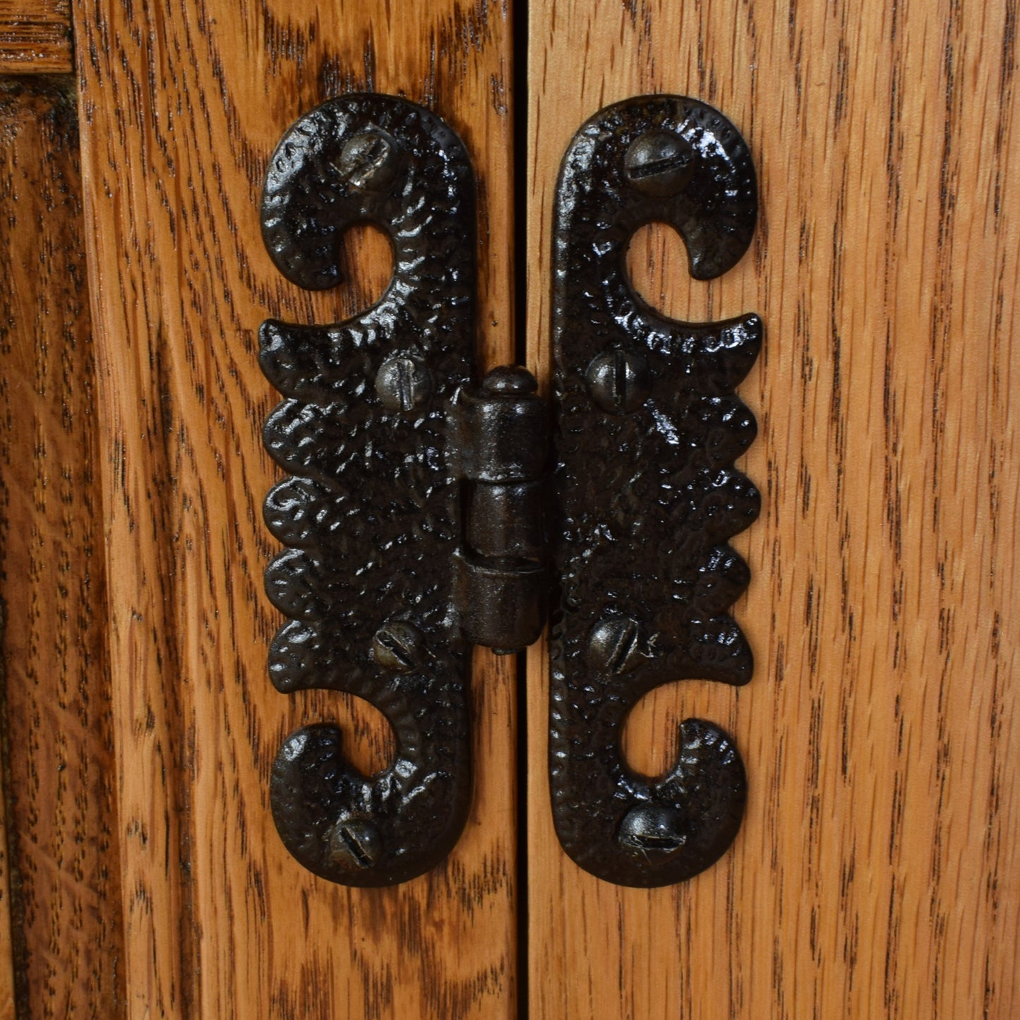 Old Charm Court Cabinet