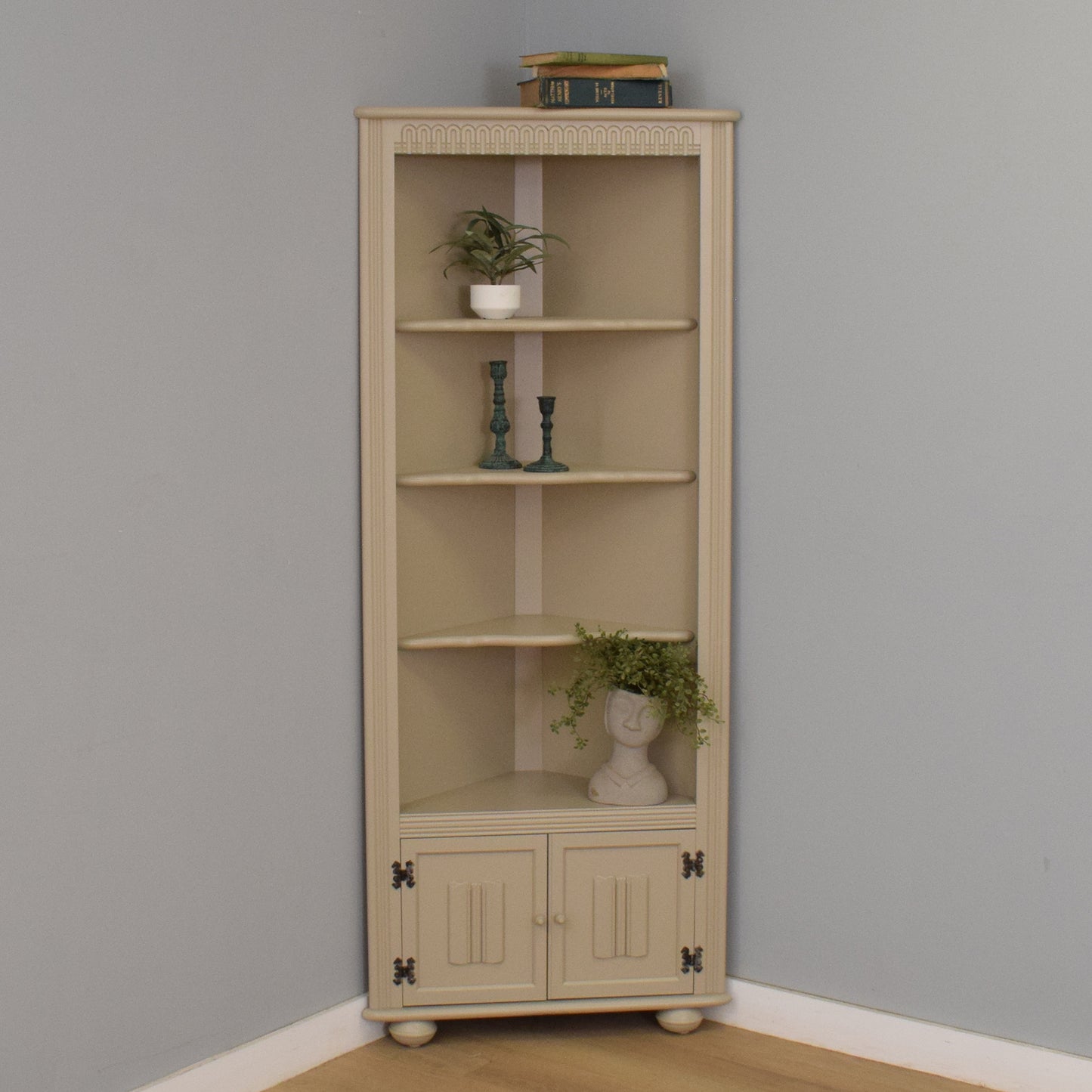 Painted Corner Unit