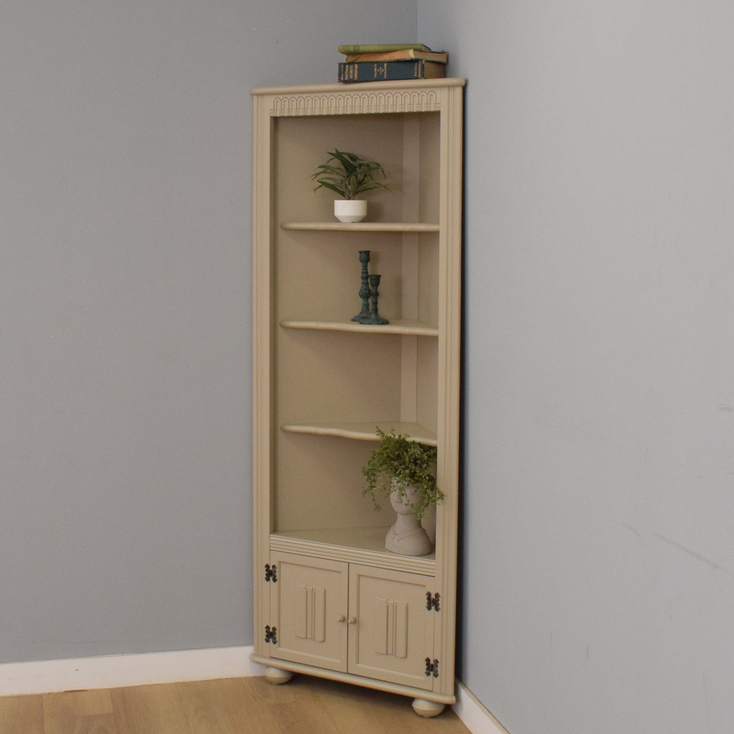 Painted Corner Unit