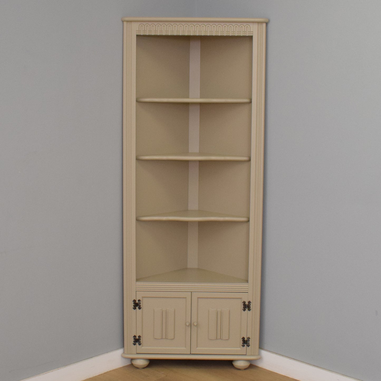 Painted Corner Unit