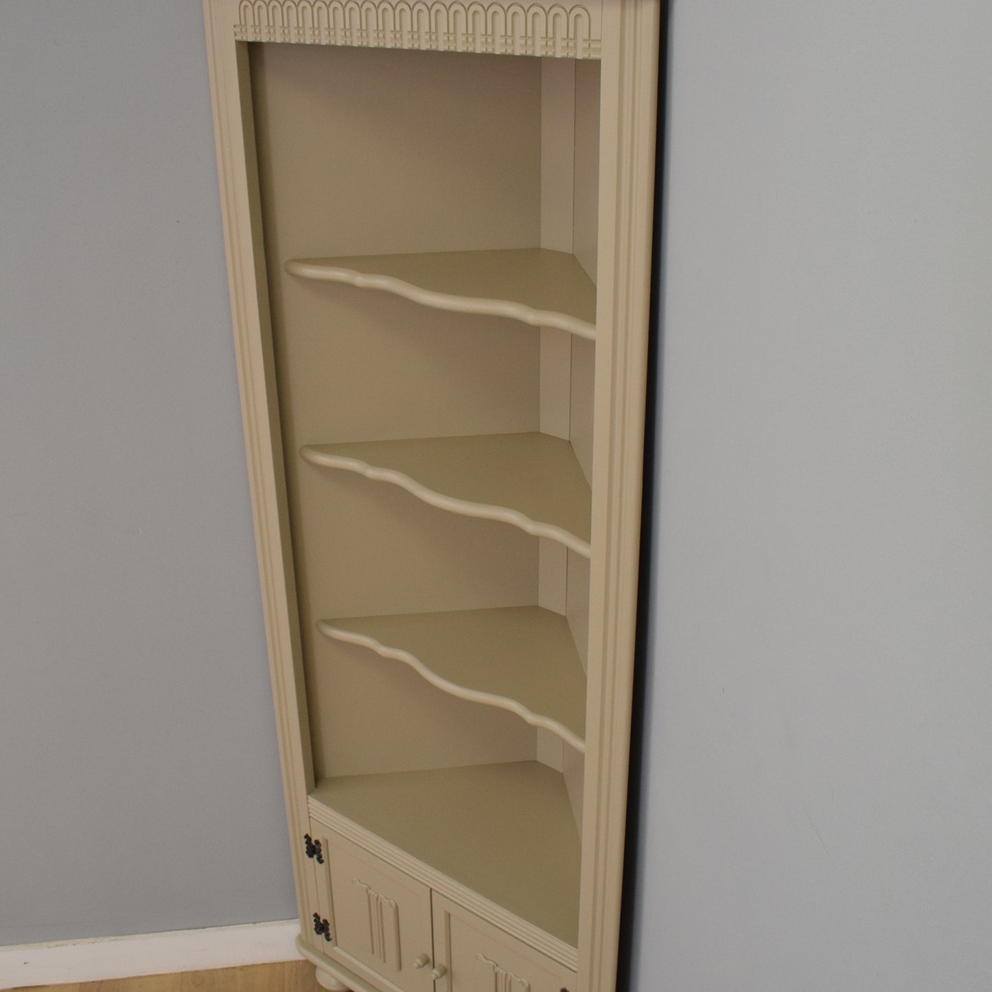 Painted Corner Unit
