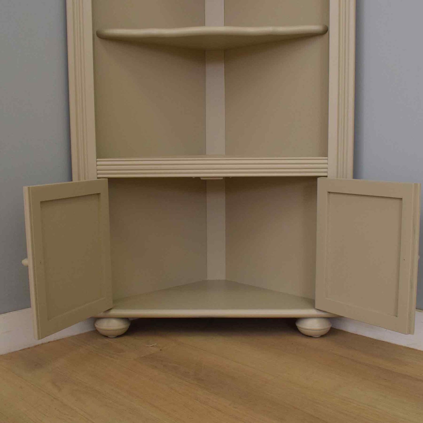 Painted Corner Unit