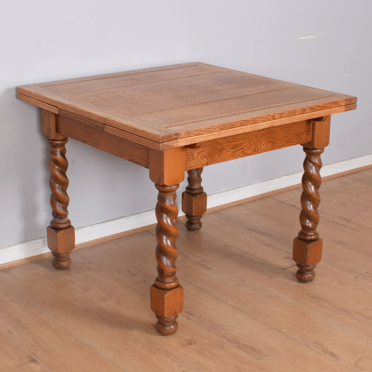 Barley Twist Dining Table with Four Chairs