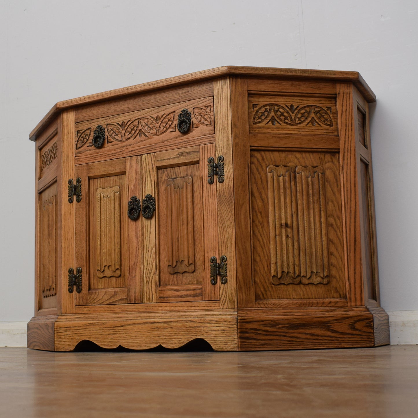 Old Charm Cabinet