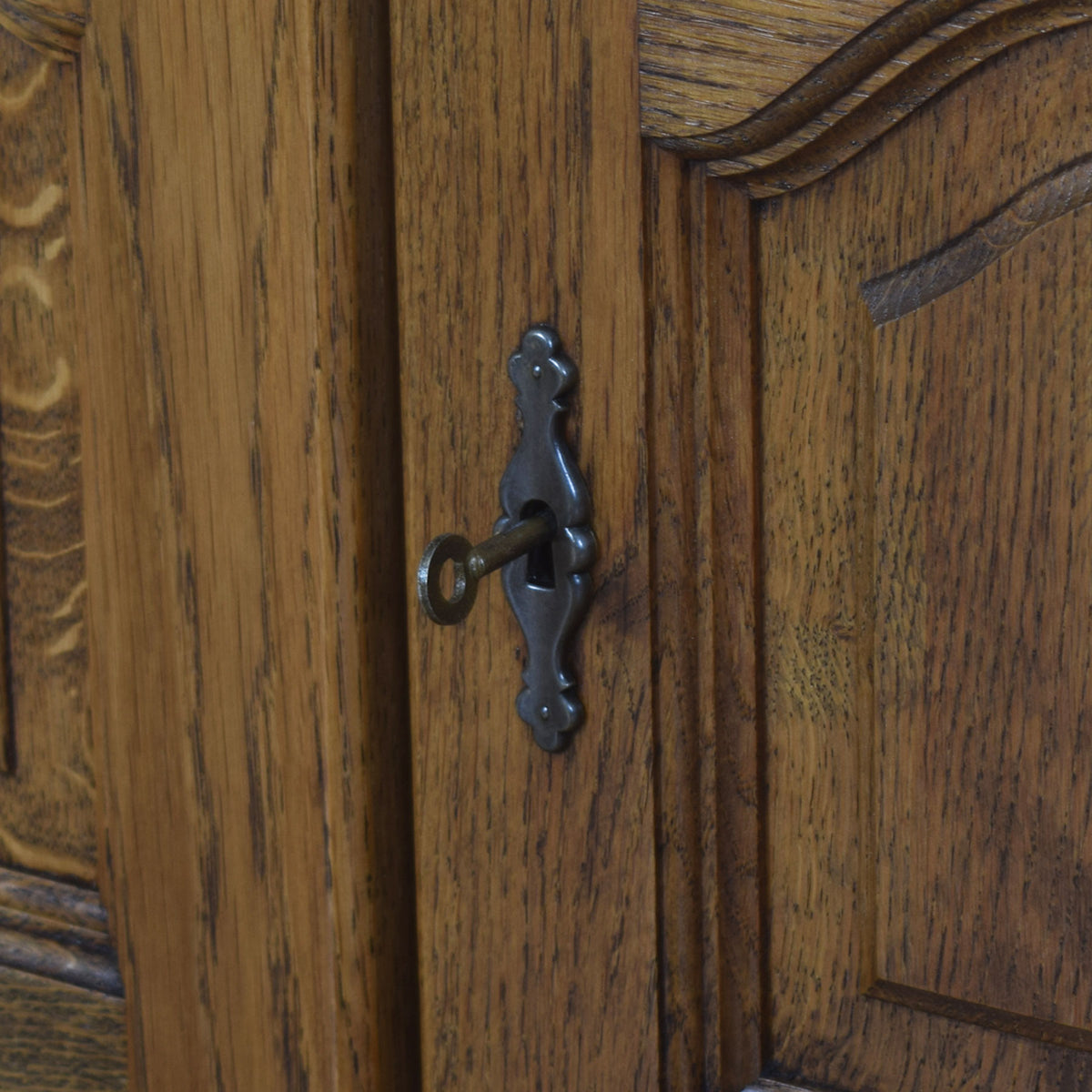 Oak Swivel Top TV Cabinet