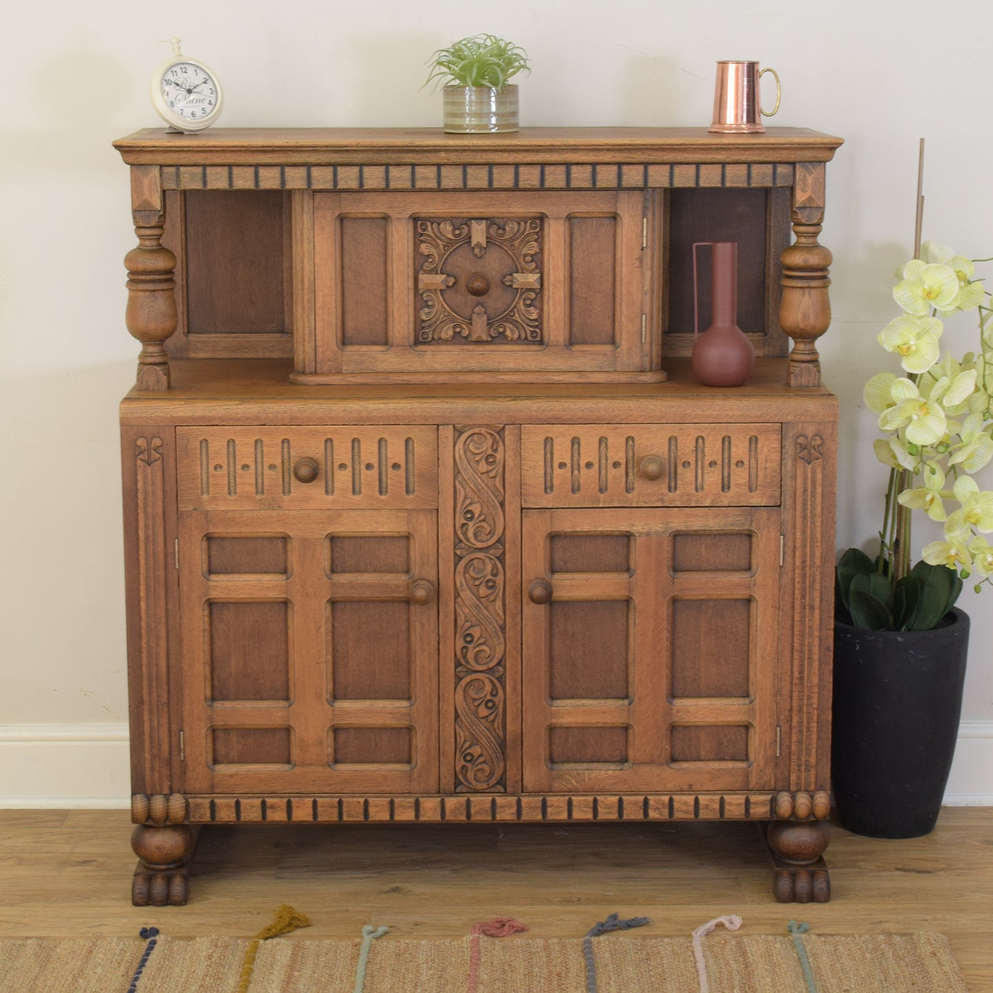 Court Cabinet