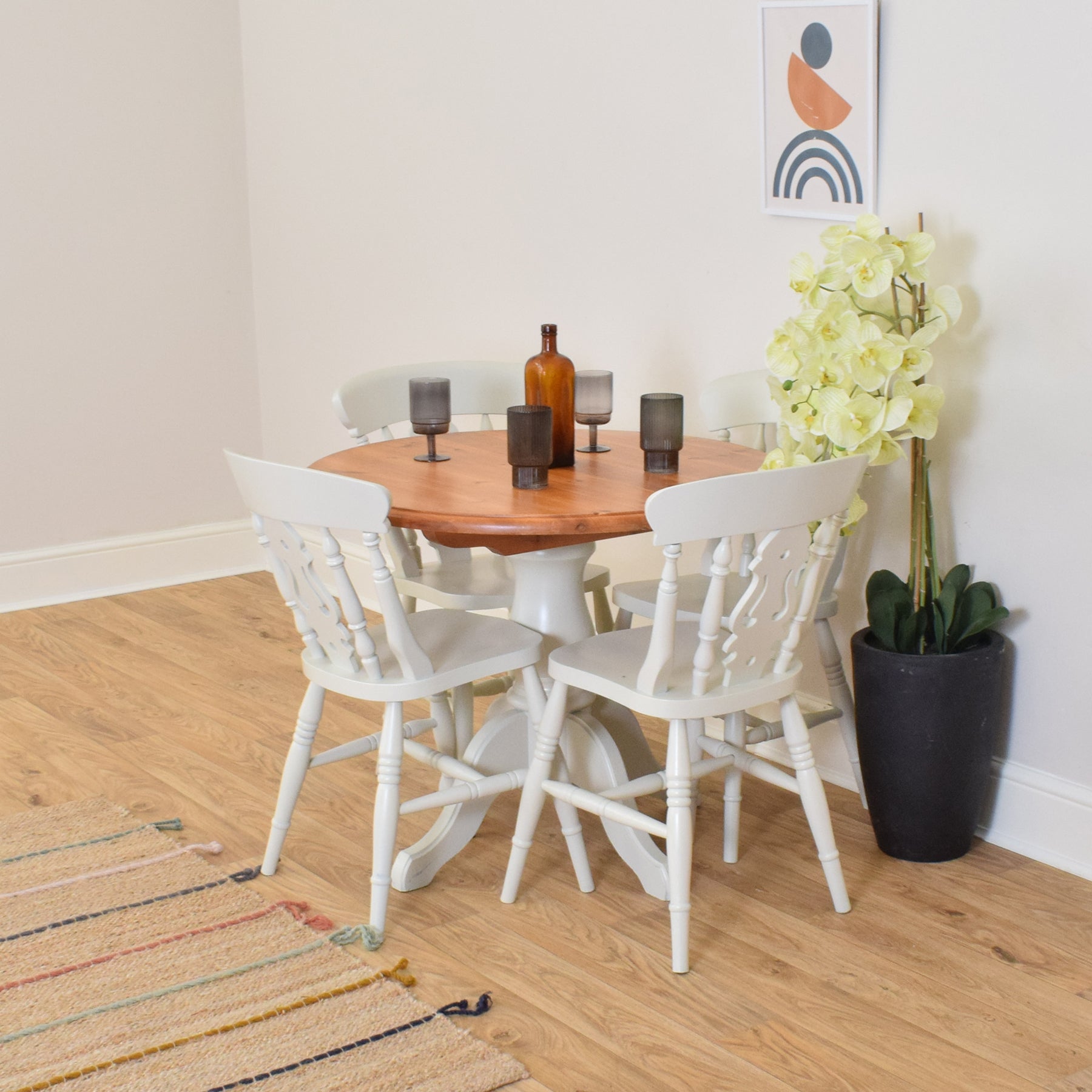 Round pine dining table deals and chairs