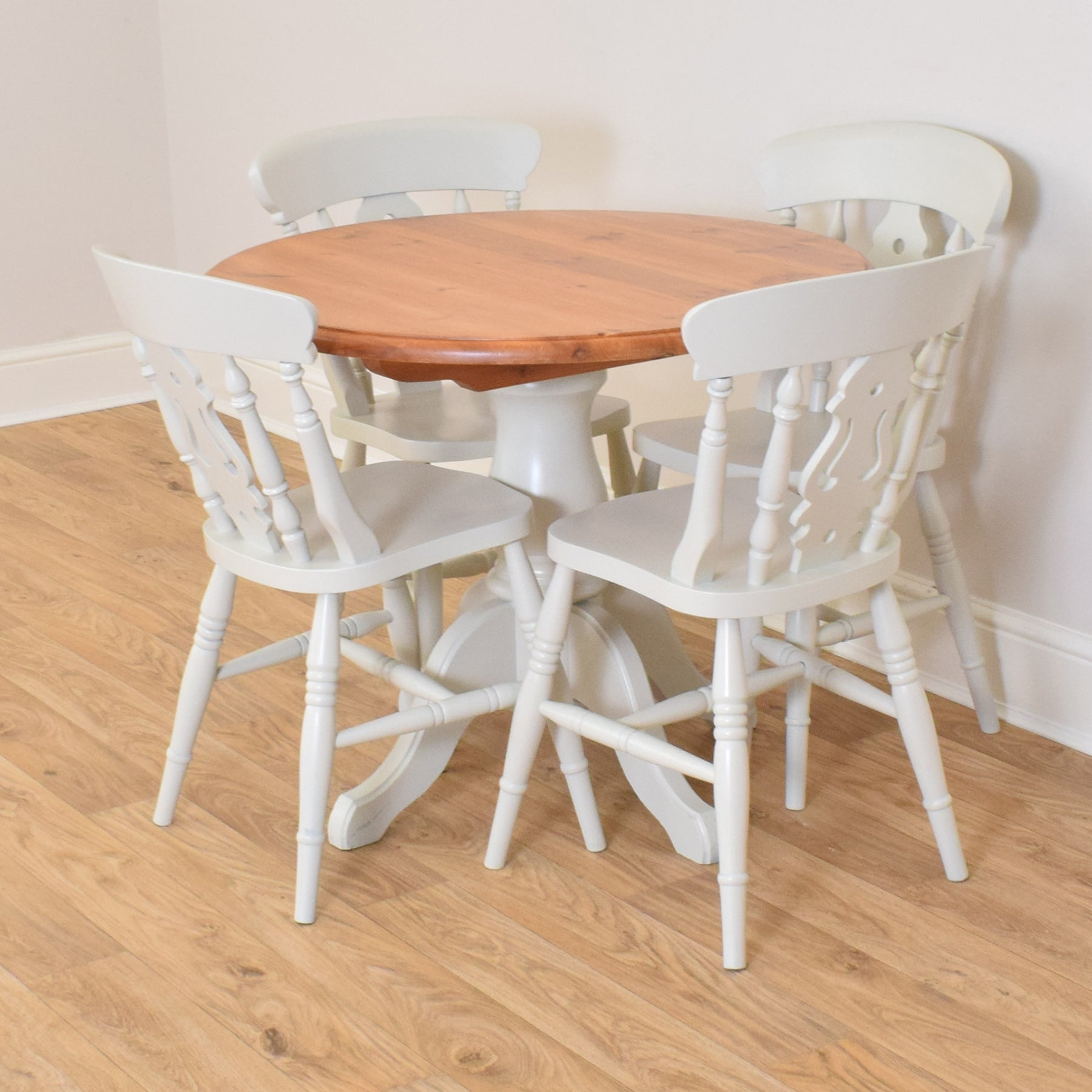 Pine round online table and chairs