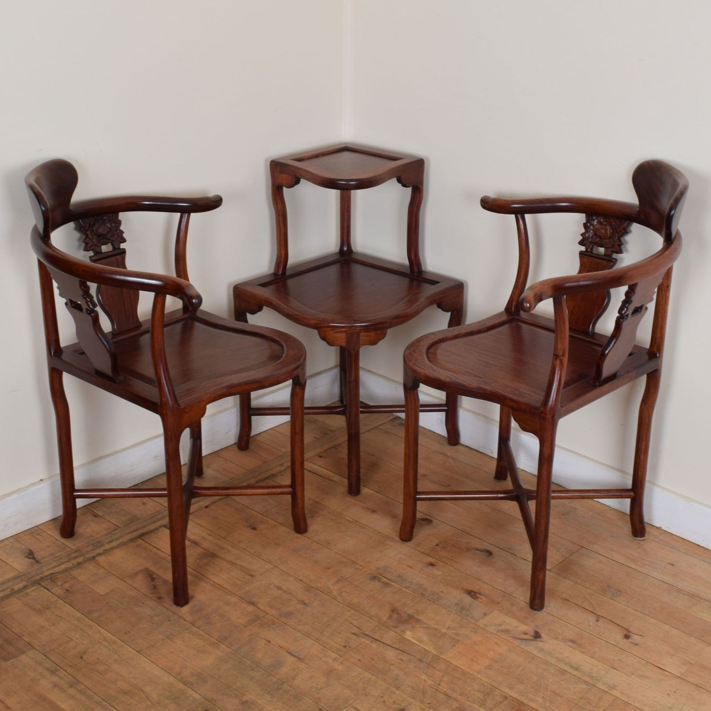 Corner chairs with table