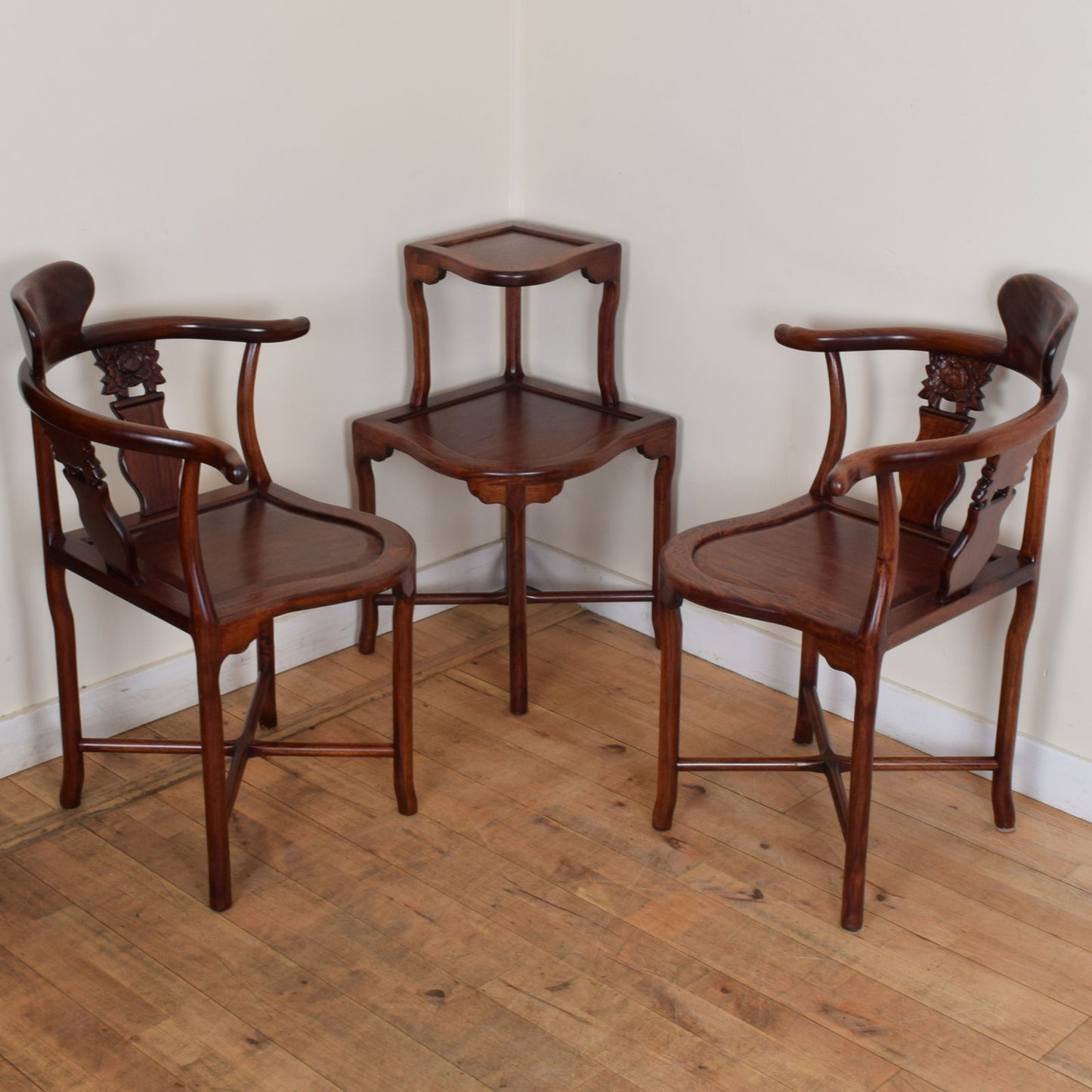 Corner chairs with table