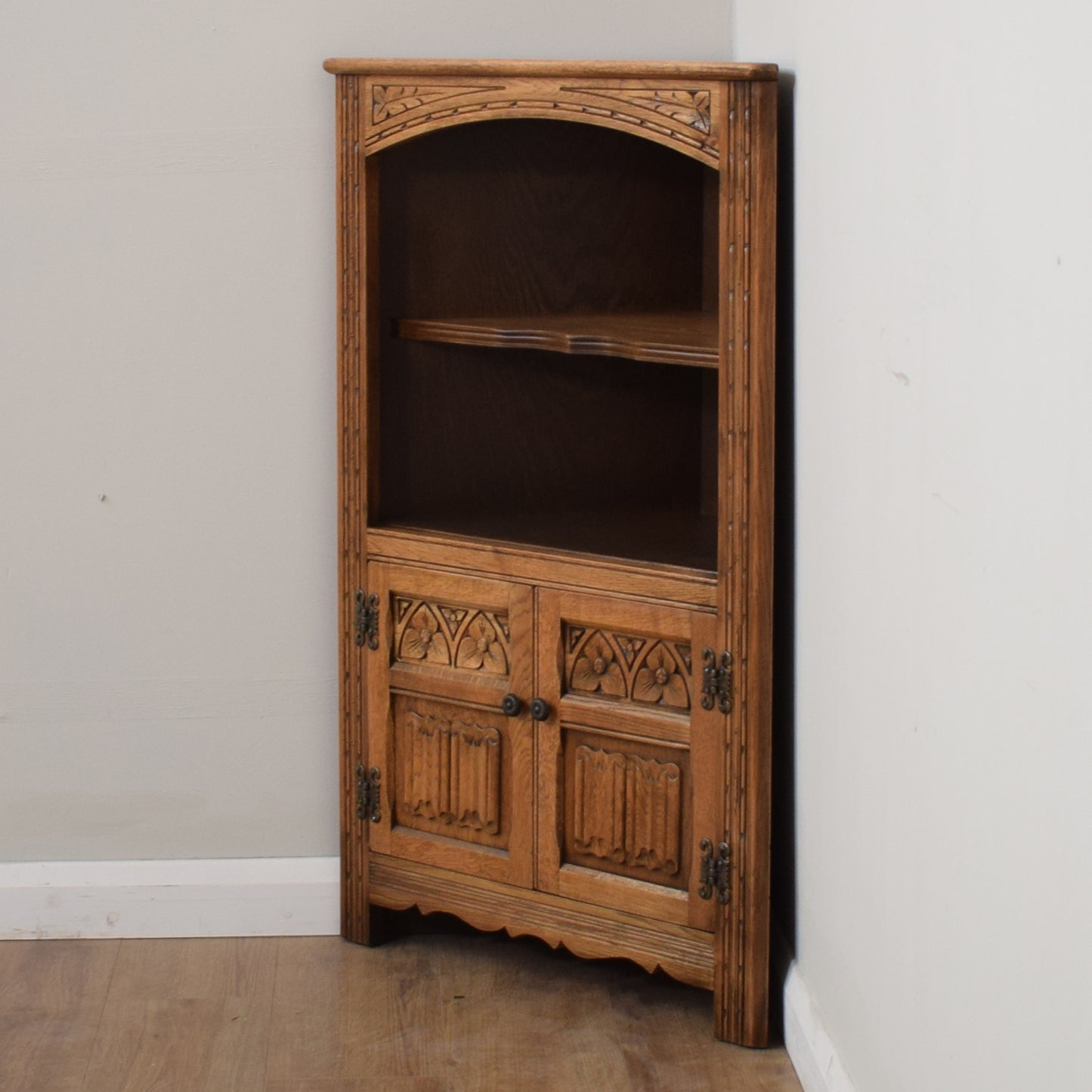Old Charm Corner Cabinet