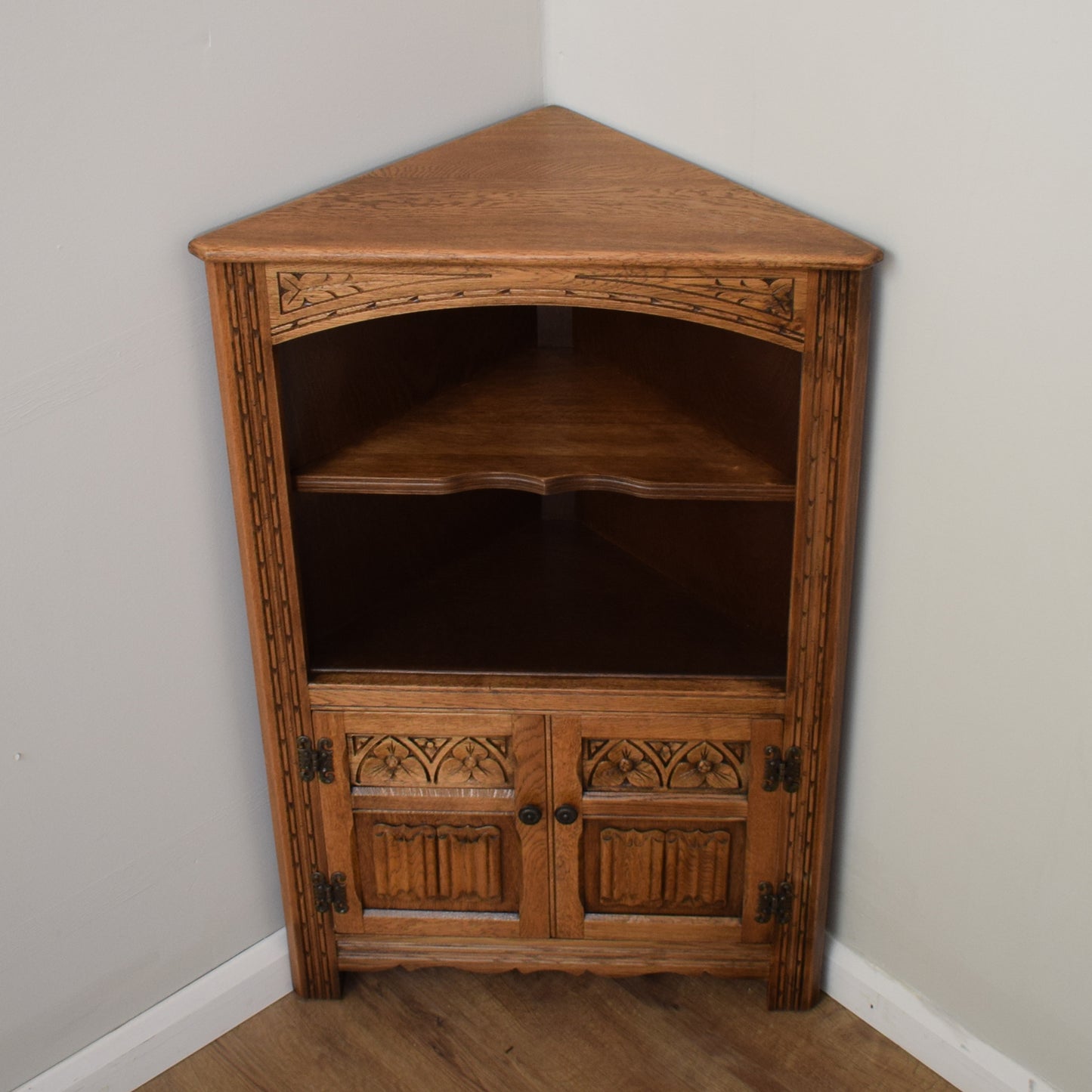 Old Charm Corner Cabinet