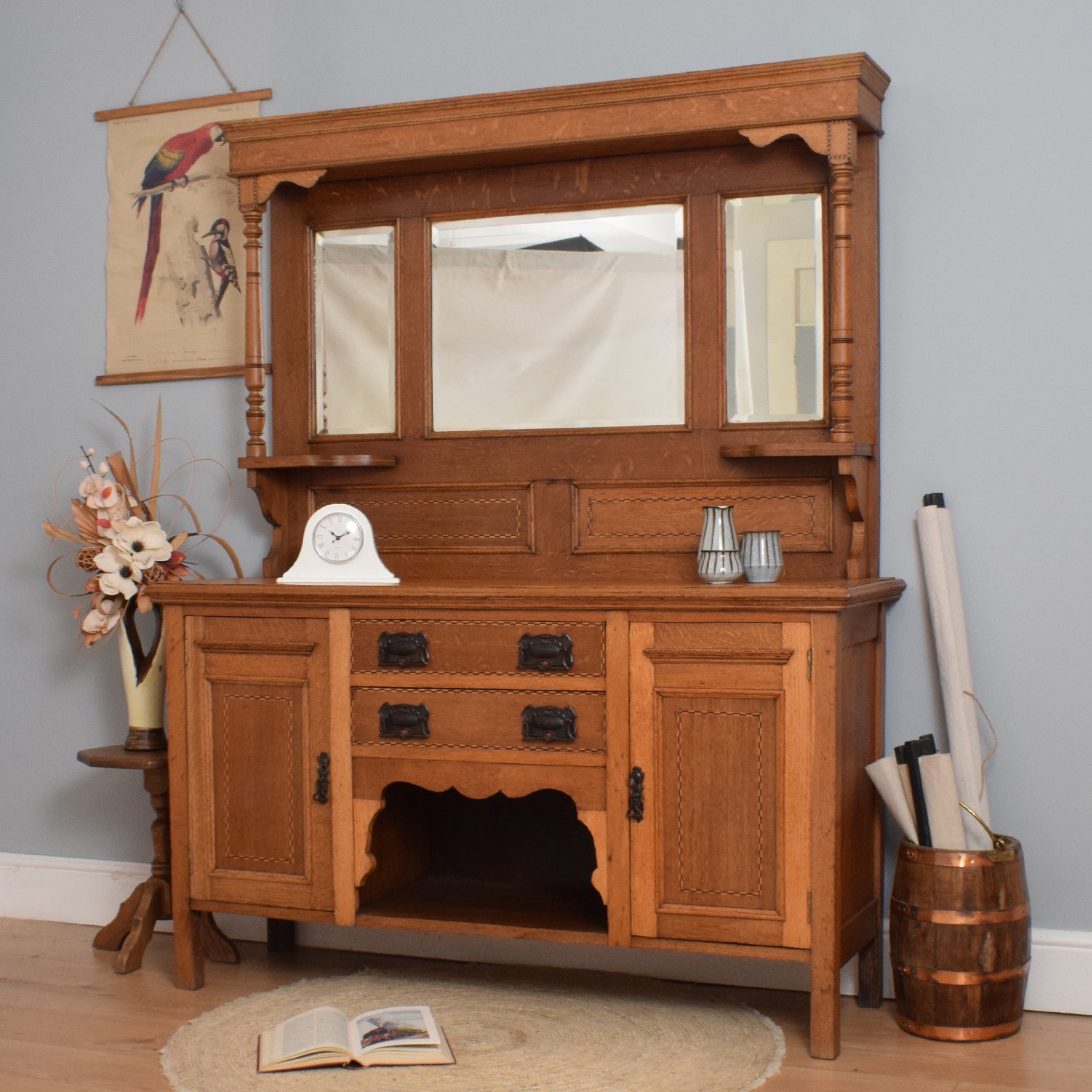 Mirrored wood store sideboard