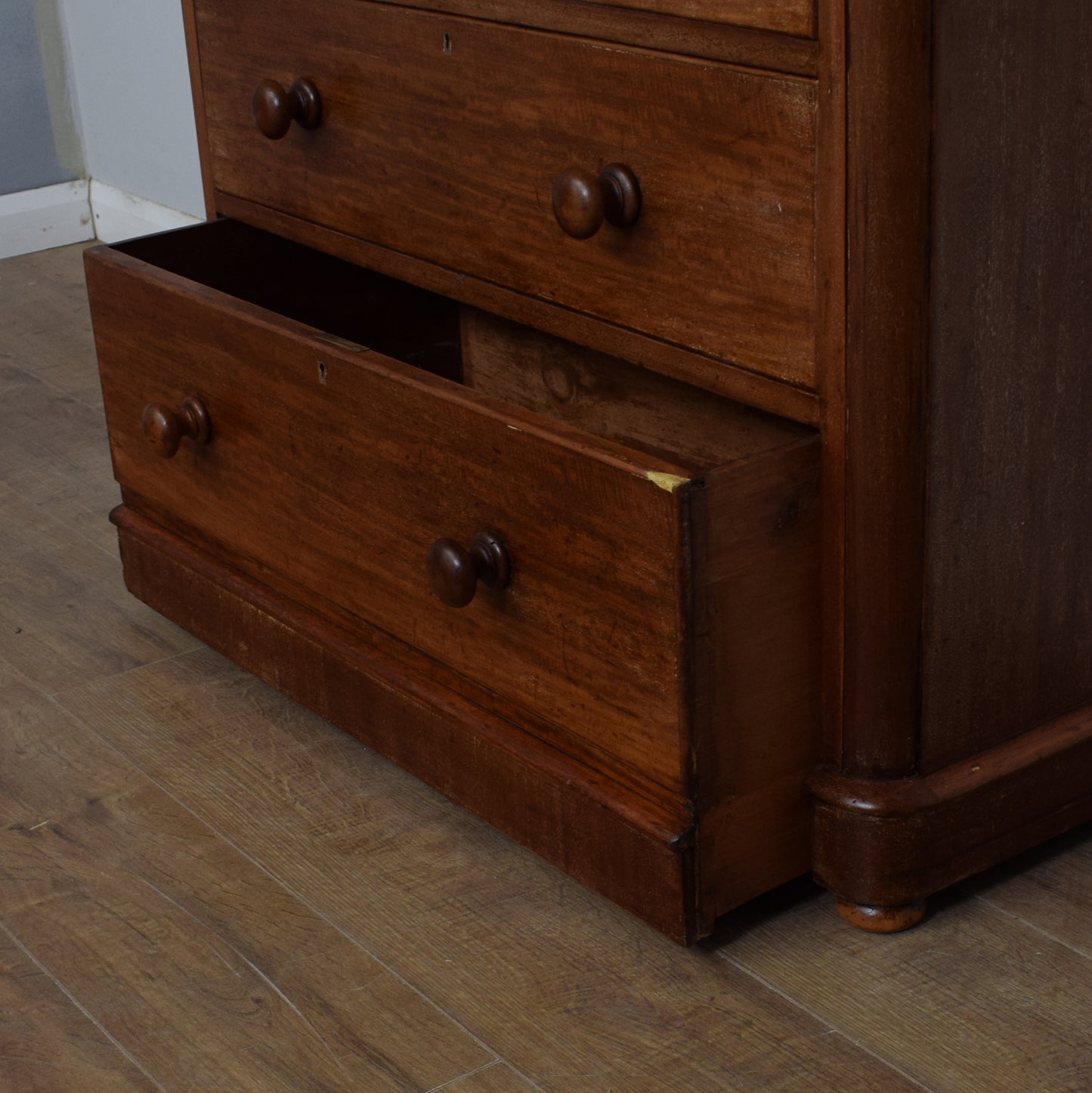 Antique Victorian Chest Of Drawers