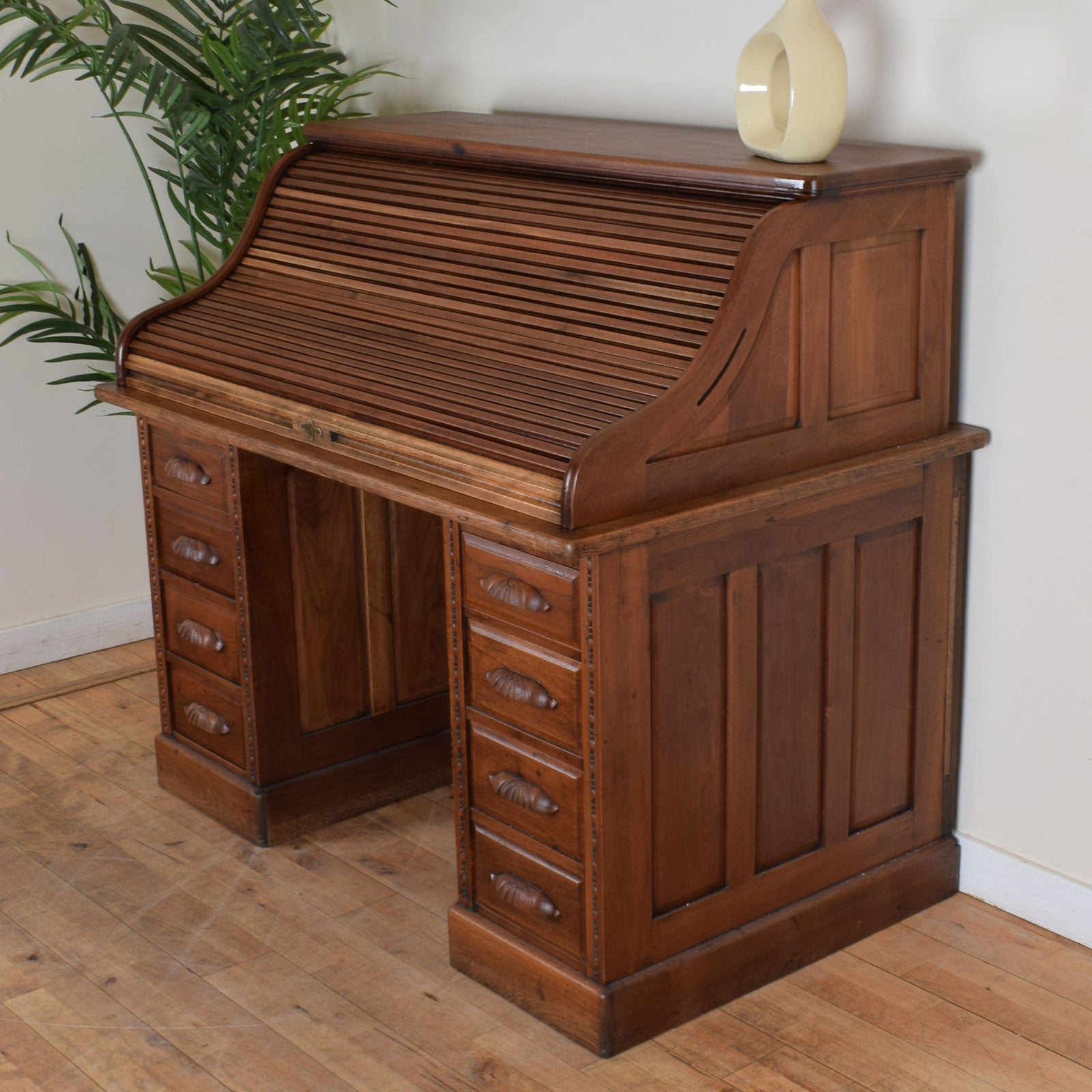 Cutler roll shop top desk