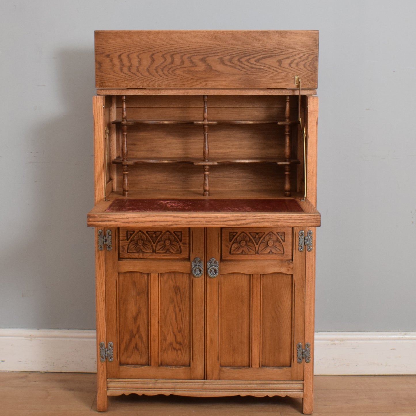 Old Charm Drinks Cabinet