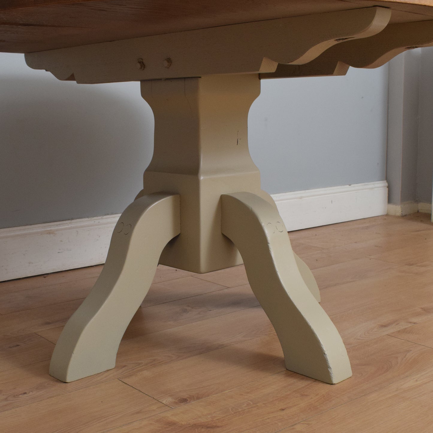 Painted Round Oak Dining Table and Four Chairs