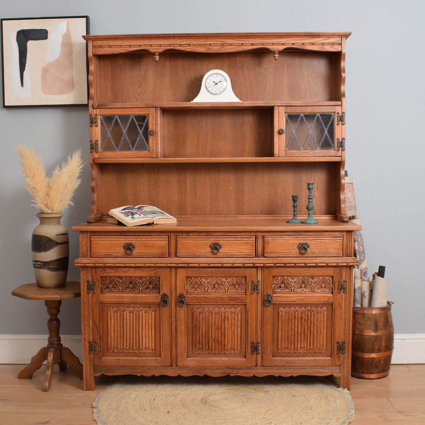 Traditional Old Charm Dresser