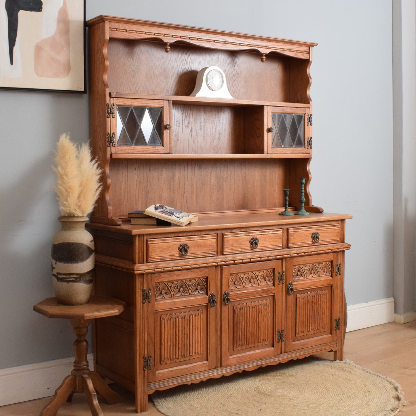 Traditional Old Charm Dresser