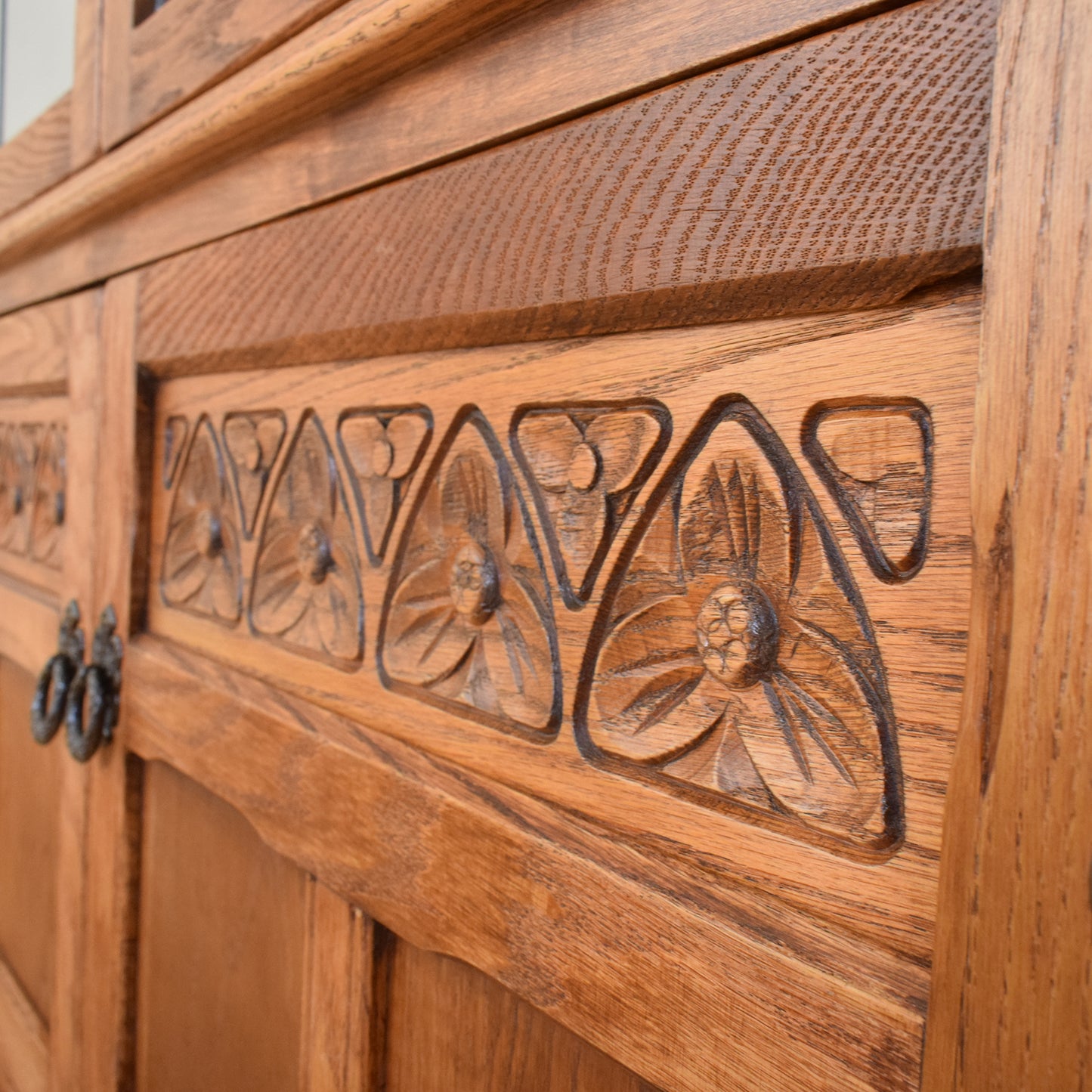 Old Charm Glazed Cabinet