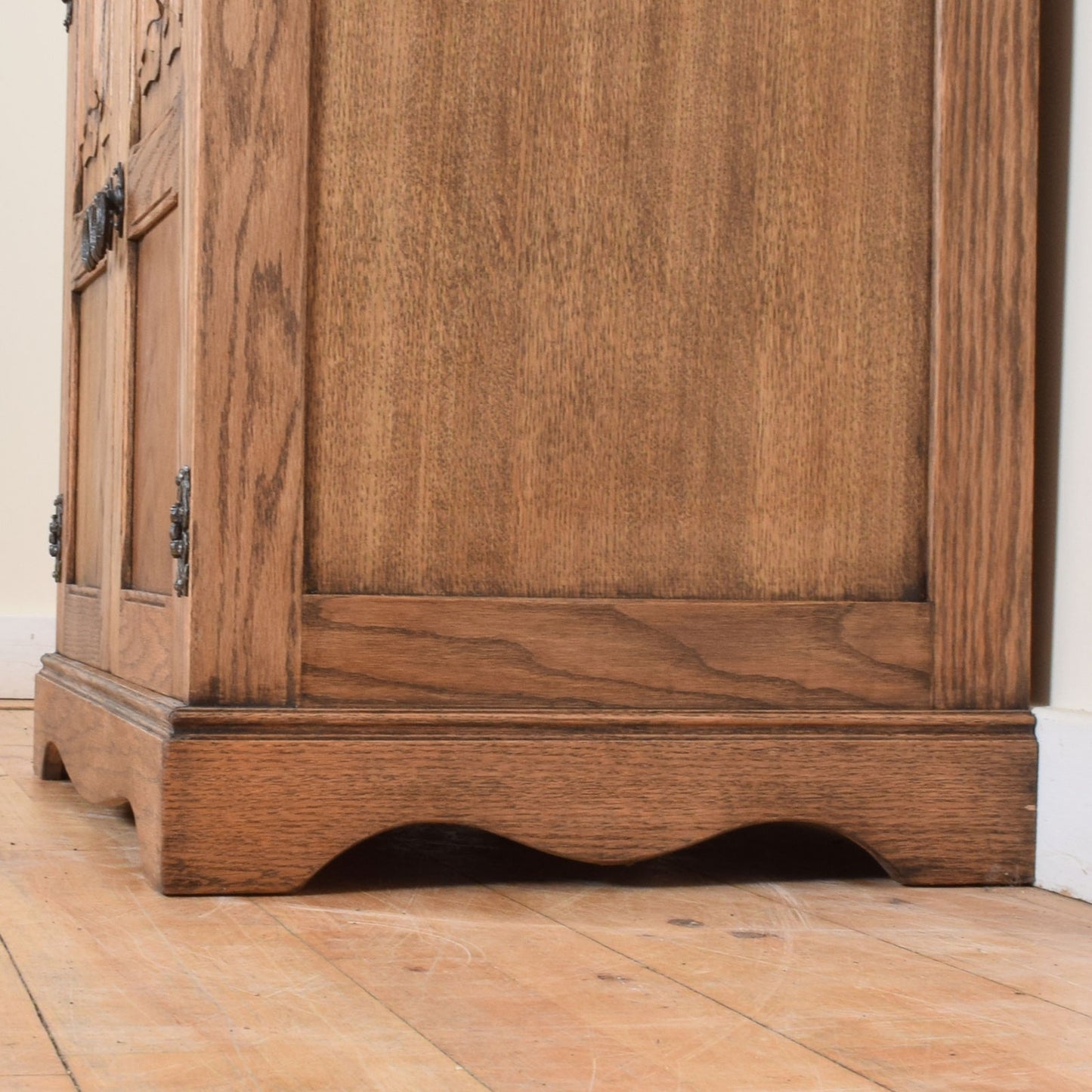 Carved Oak Hi-Fi Cabinet