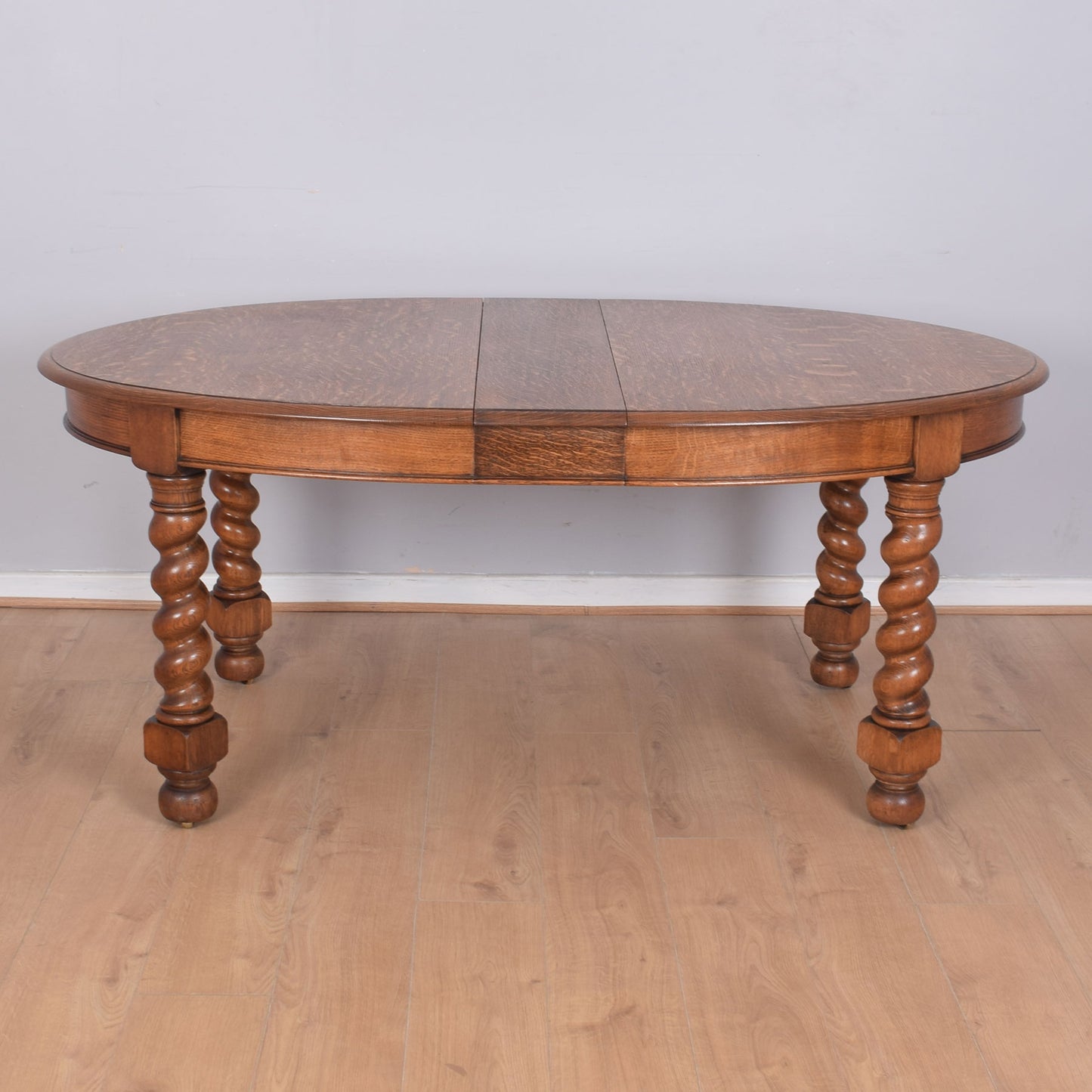 Oak Extentable Dining Table with Six Chairs
